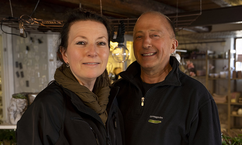 Linda och Jeppe i Gummagårdens gårdsbutik
